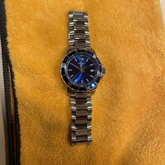 Movado series 800 watch with box - Picture 2 of 4